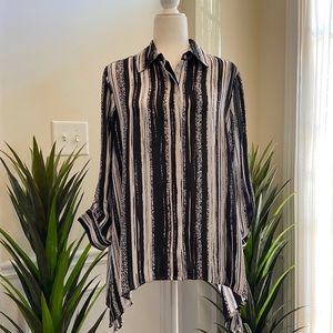 Black and White print high low blouse